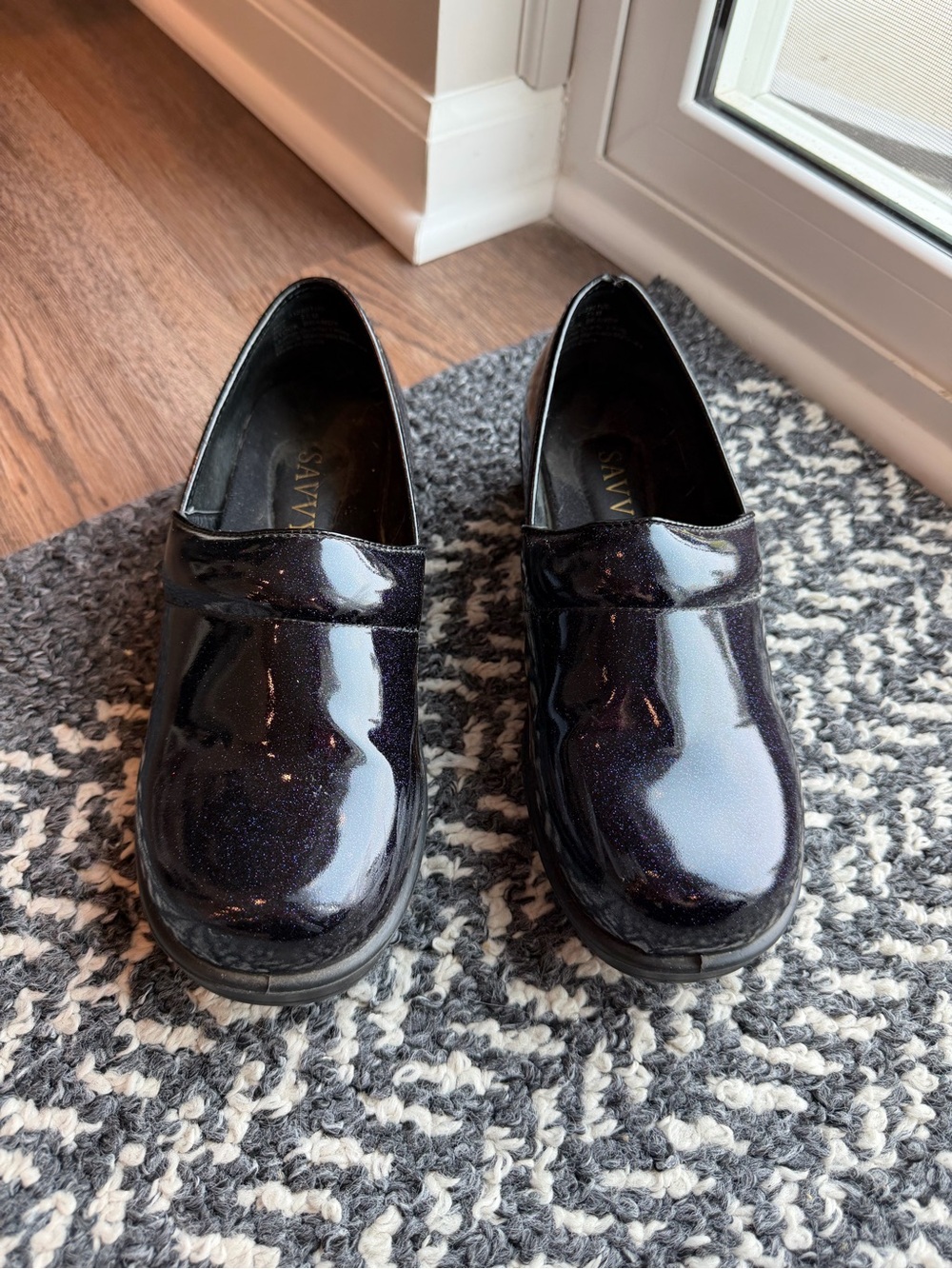Savvy nursing shoes
